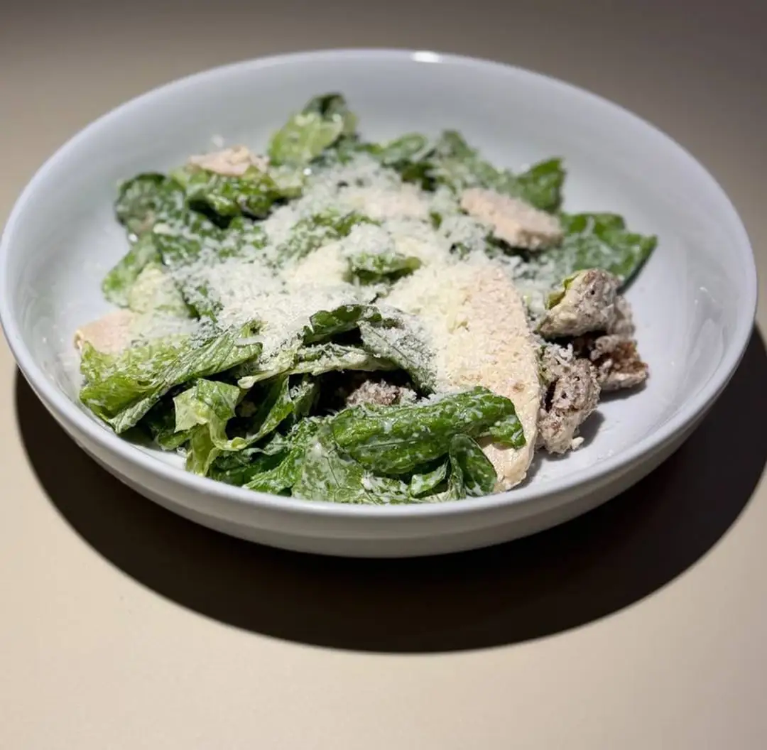 Ensalada César con pollo