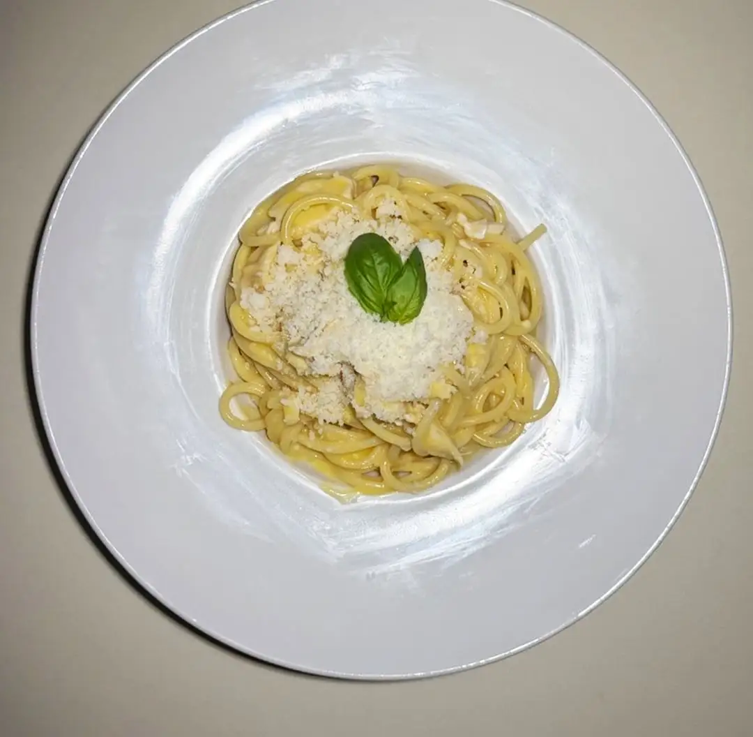 Pasta cremosa con pollo