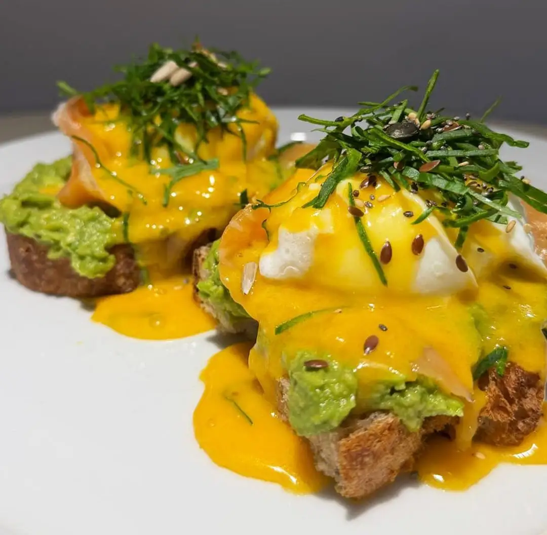 Huevos Benedict con salmón